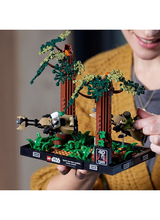 LEGO مجموعة بناء إبداعية من حرب النجوم مطاردة دراجة إندور لمنصة العرض للبالغين؛ مشهد مبني من الطوب للعرض؛ فكرة هدية عيد ميلاد ممتعة لمحبيها (608 قطعة) 75353  - Image 5