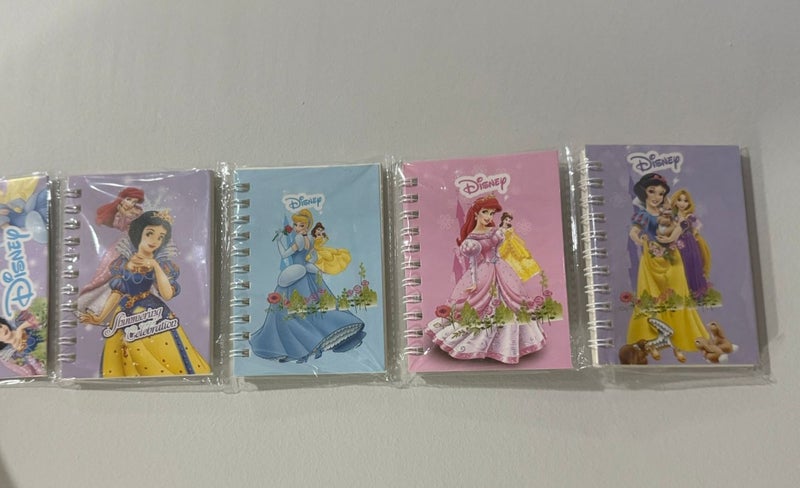 Small notebook in the shape of Disney princess drawings, wired, size 10 × 7 cm, for school and office supplies (pack of 4 pieces) - Image 1