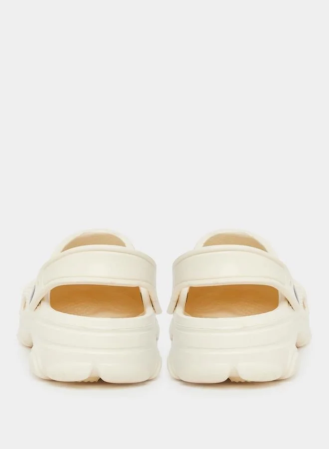 تايك تو قباقيب بكعب عريض بحزام مثقوب من الجلد الصناعي