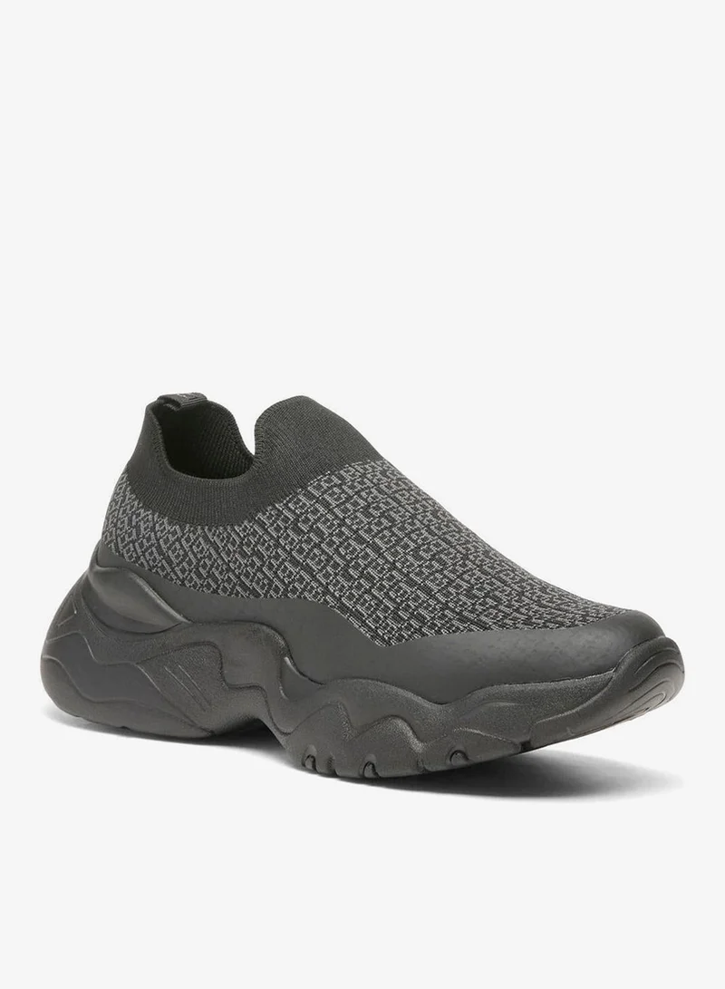 شو اكسبرس سنيكرز واسع من الأمام بقصة منخفضة