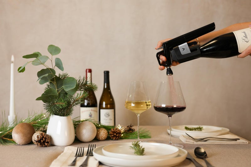 Coravin نظام حفظ النبيذ كورافين تيمليس ستة بلس - موفر النبيذ بالكوب - مع 3 كبسولات غاز الأرجون النقي، 6 أغطية لولبية ومهوّي النبيذ - أسود بيانو - Image 4