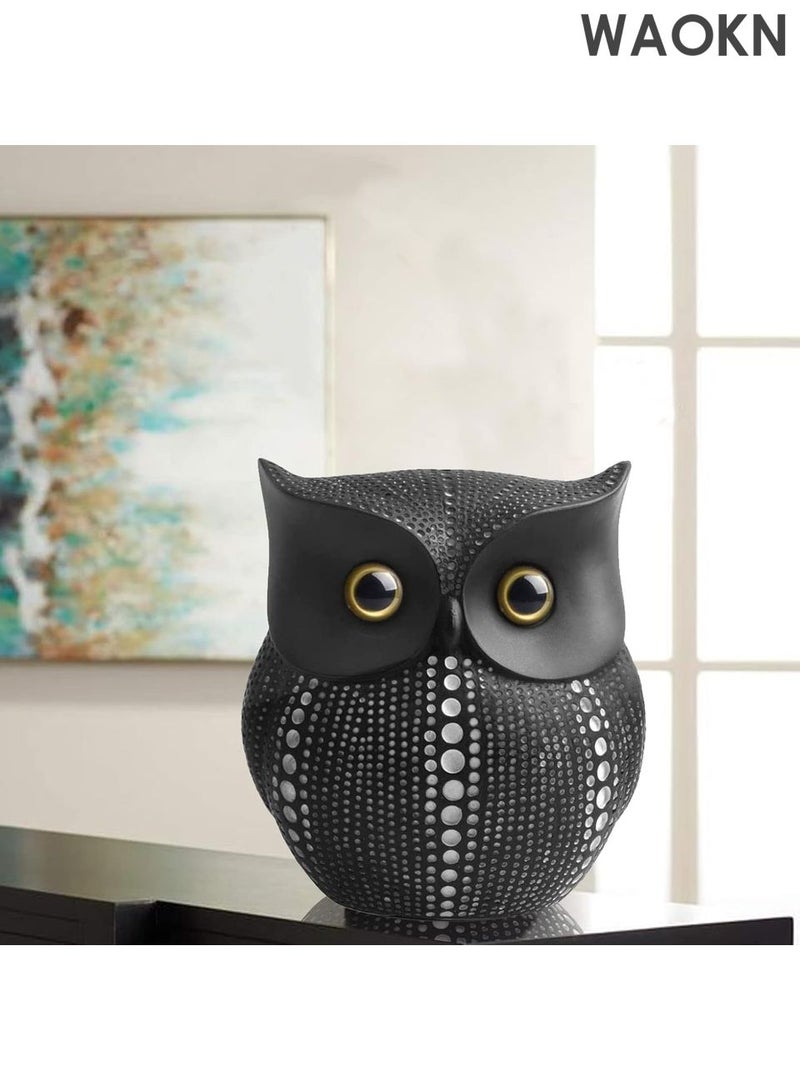 دبليو أيه أو كي أن تمثال بومة عصري - تمثال حيواني مصنوع يدويًا من الراتنج لديكور المنزل والمكتب - منحوتة زخرفية أنيقة للمكتب ورف الكتب وحامل التلفزيون - فكرة هدية فريدة لهواة الجمع (ارتفاع 14 سم/5.5 بوصة، أسود) - Image 1