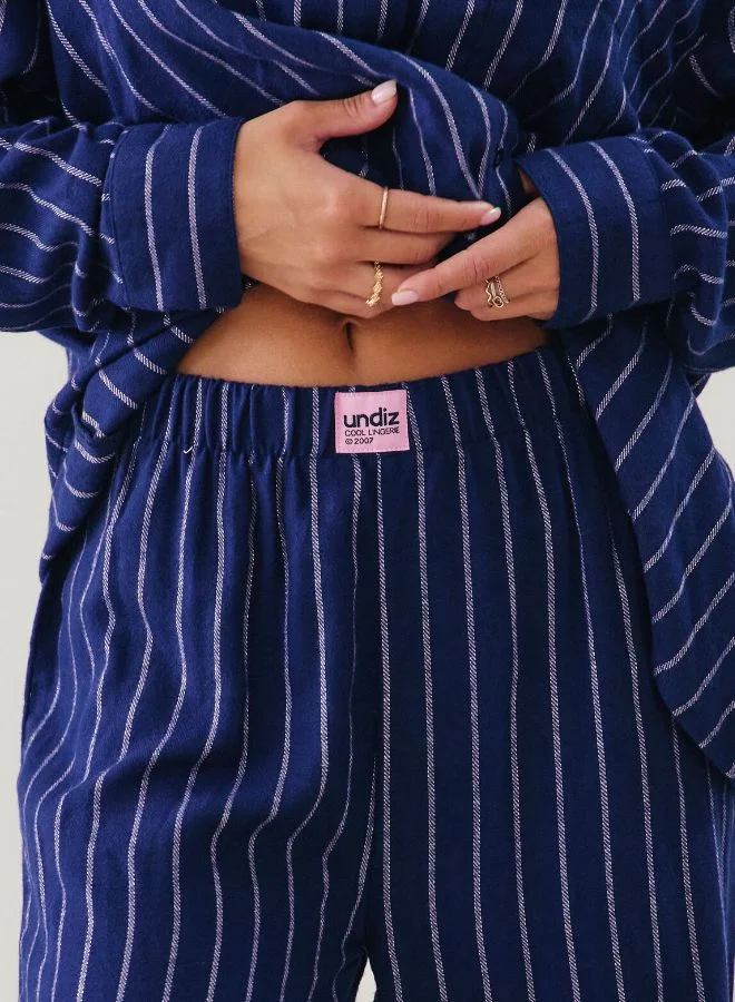 انديز بنطلون من الفانيلا مخطط