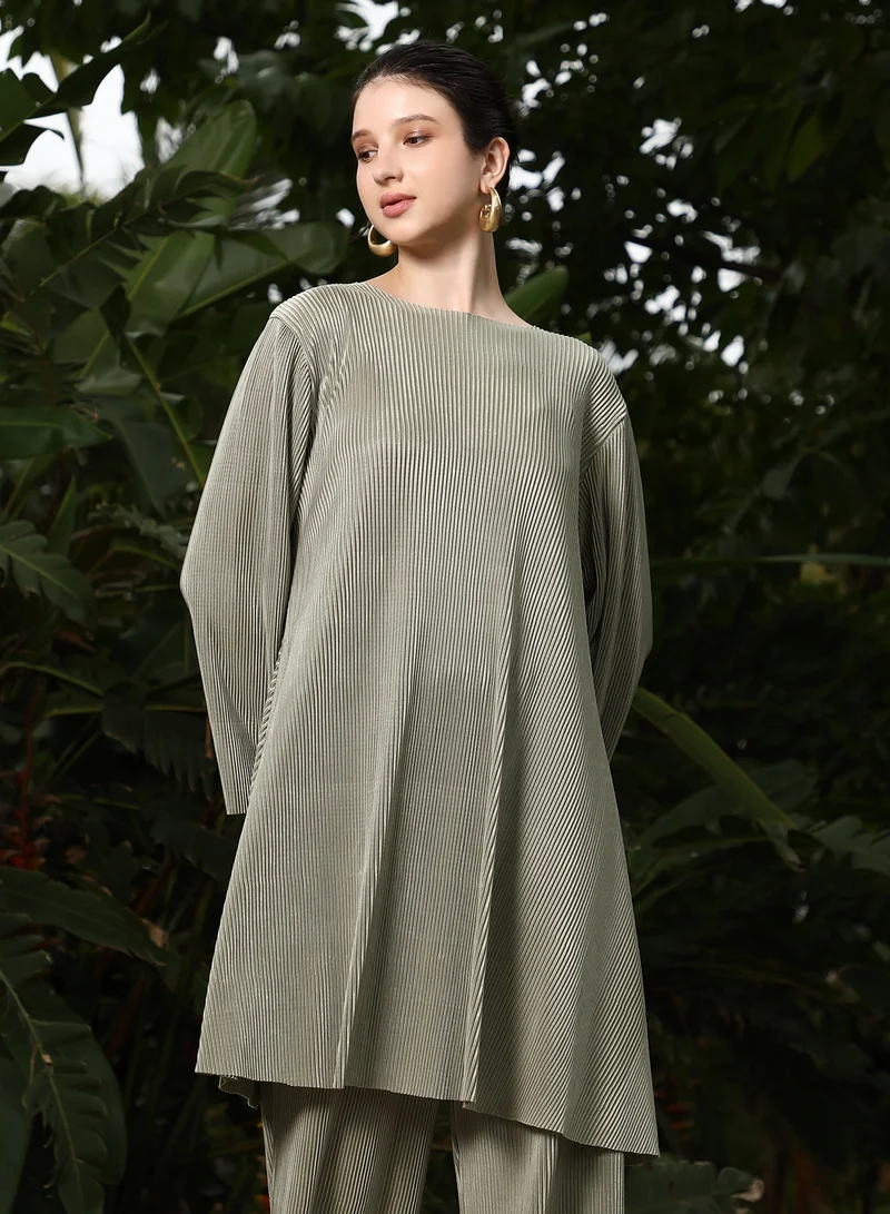 QISSA Women's Olive Green Solid Pleated Kurta Set For Ethnic Wear | Round Neck, Long Regular Sleeves | Solid Pleated Fabric | 2 Piece Kurta Set Designed For Casual & Daily Wear