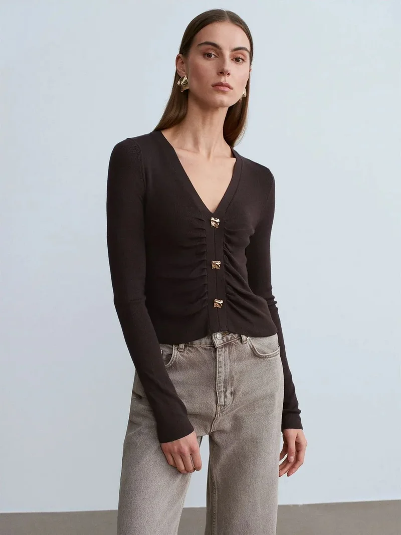 ديلفين DILVIN Fitted Ribbed V-neck Button Sweater