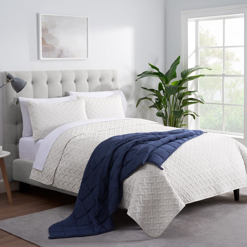 SERTA Zen Rest Wrinkle Resistant Adult Heavy Weighted Throw Blanket Filled with Glass Beads, 10 lbs (48 in x 72 in), Navy - Image 3