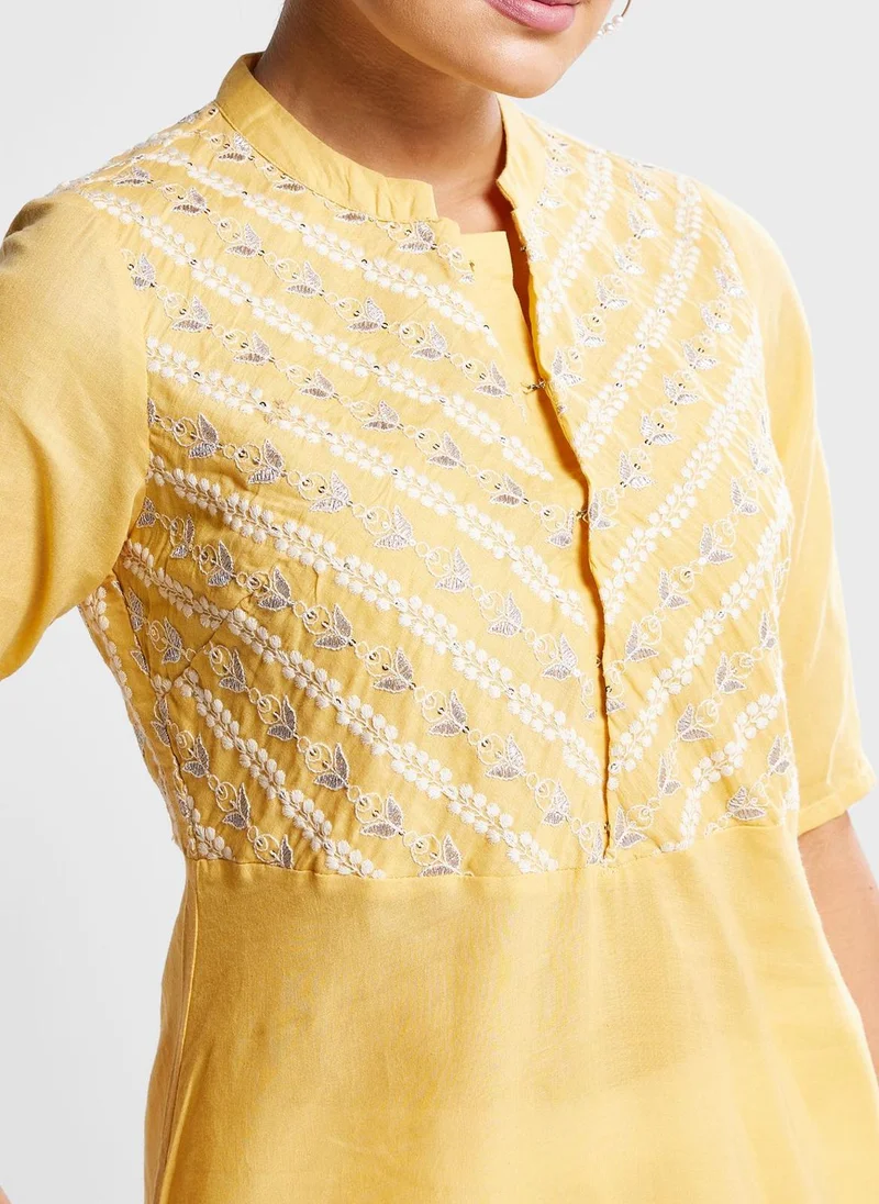 indya Embroidered Kurti