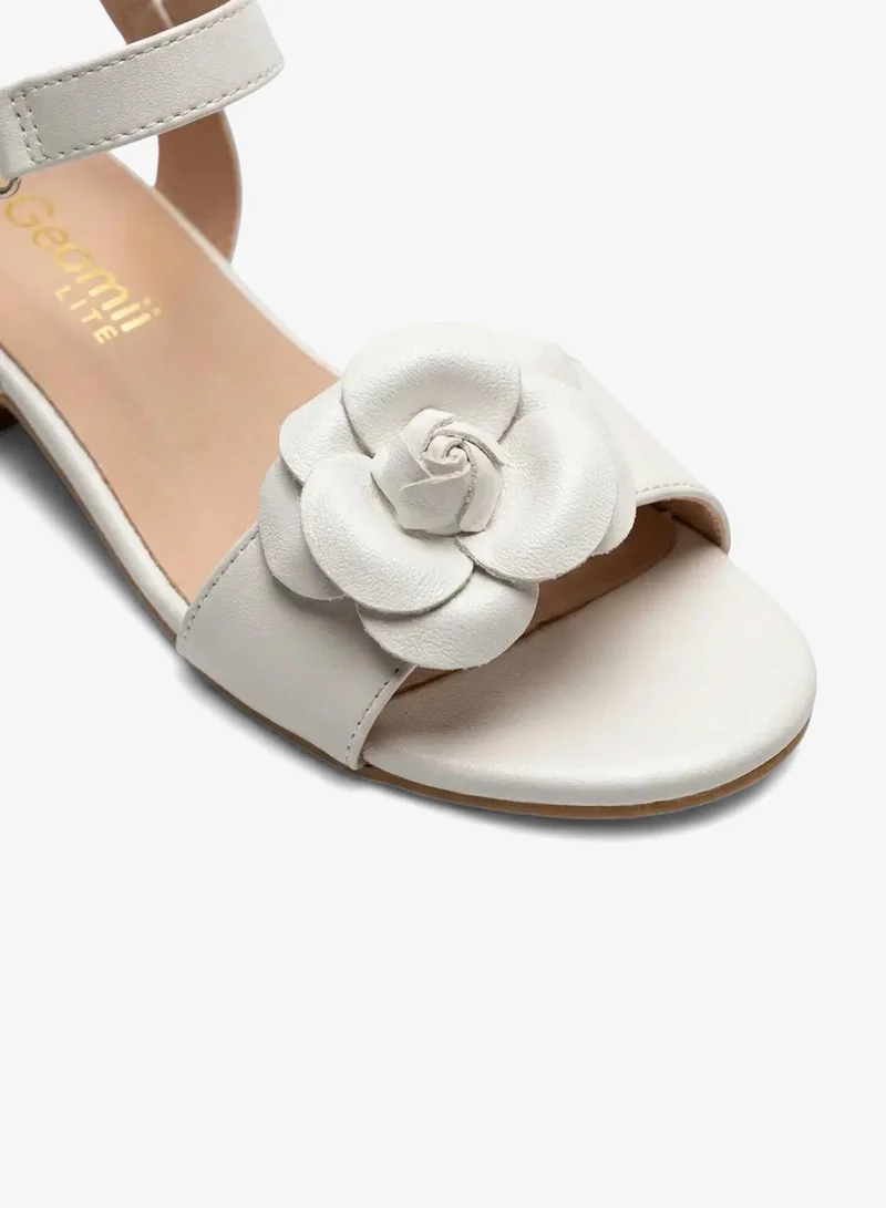 Geoomnii White Sandals for Preteen Girls – Comfortable, Lightweight & Stylish Everyday Wear for Women | Best Price UAE
