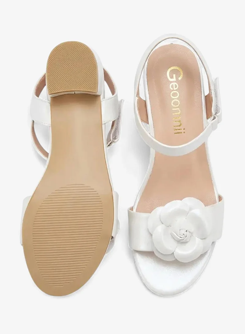 Geoomnii White Sandals for Preteen Girls – Comfortable, Lightweight & Stylish Everyday Wear for Women | Best Price UAE