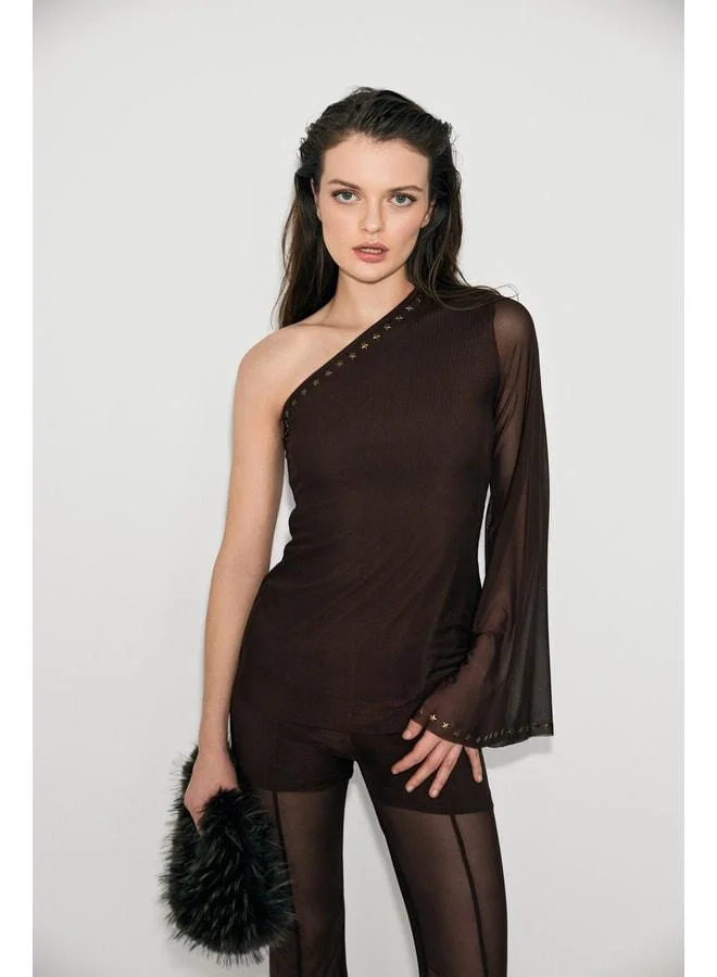 Grimelange SUENO Women's Asymmetric Collar Tulle Fabric One-Shoulder Open Sleeve End Star Stone Detailed Brown Blouse.