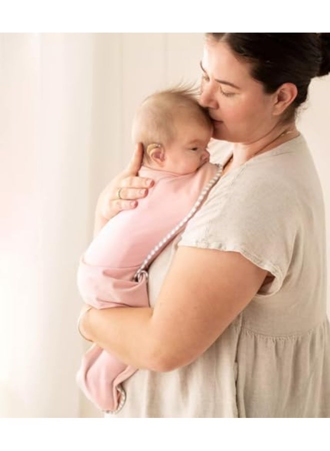 لاف تو دريم حب النوم كيس النوم 1.0 توغ، وردي غامق، متوسط، 13-19 رطل، نوم أفضل بشكل ملحوظ، يسمح للطفل بالنوم في وضع الذراعين لأعلى المفضل له لتهدئة النفس، تصميم ضيق يهدئ رد فعل الارتعاش. - Image 4