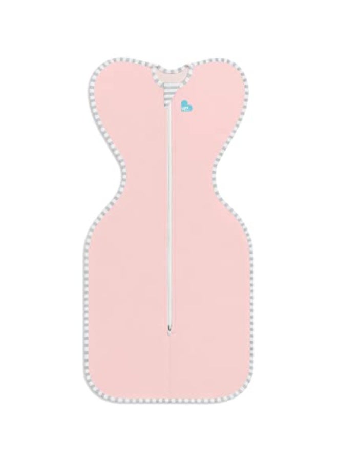 لاف تو دريم حب النوم كيس النوم 1.0 توغ، وردي غامق، متوسط، 13-19 رطل، نوم أفضل بشكل ملحوظ، يسمح للطفل بالنوم في وضع الذراعين لأعلى المفضل له لتهدئة النفس، تصميم ضيق يهدئ رد فعل الارتعاش. - Image 1