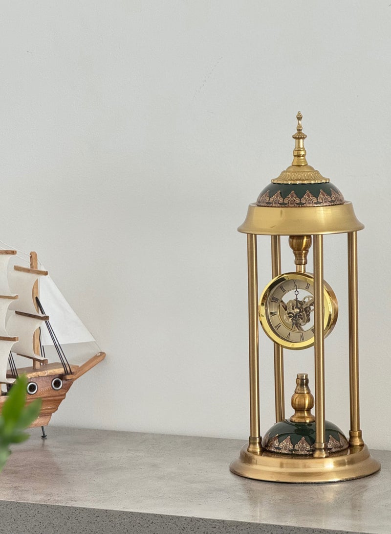 أولودينيز  ساعة طاولة فاخرة بطراز أوروبي عتيق – إطار معدني نحاسي فاخر مع لمسات من السيراميك اليشمي وتروس ميكانيكية ظاهرة - Image 5