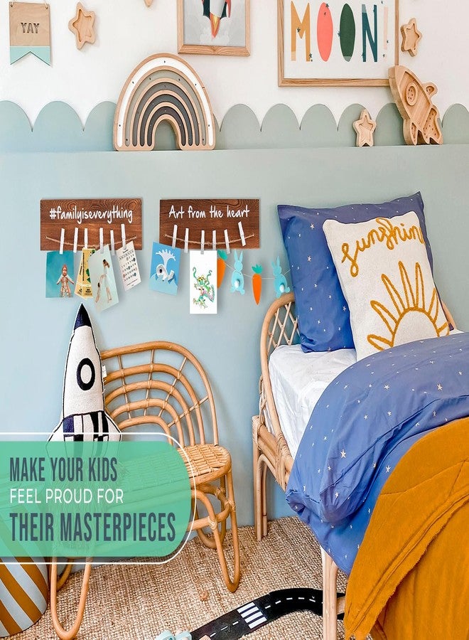 كومفيفي رف عرض فني جداري للأطفال من كومفيفي مع 12 مشبكًا - طقم من قطعتين - اعرض ذكرياتك مع إطار صور مجمعة بمشابك الغسيل، ومشاريعك، ورسائل الحب، والمزيد - مصنوع من خشب التنوب مع منظم فني مزين باقتباسات ملهمة - Image 4