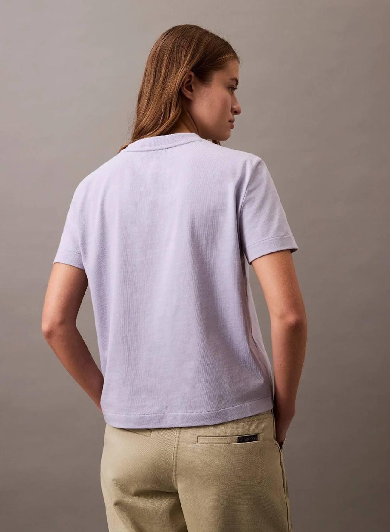 كالفن كلاين جينز تيشرت مزين بشعار كلفن كلاين بنمط فلوك - Image 5