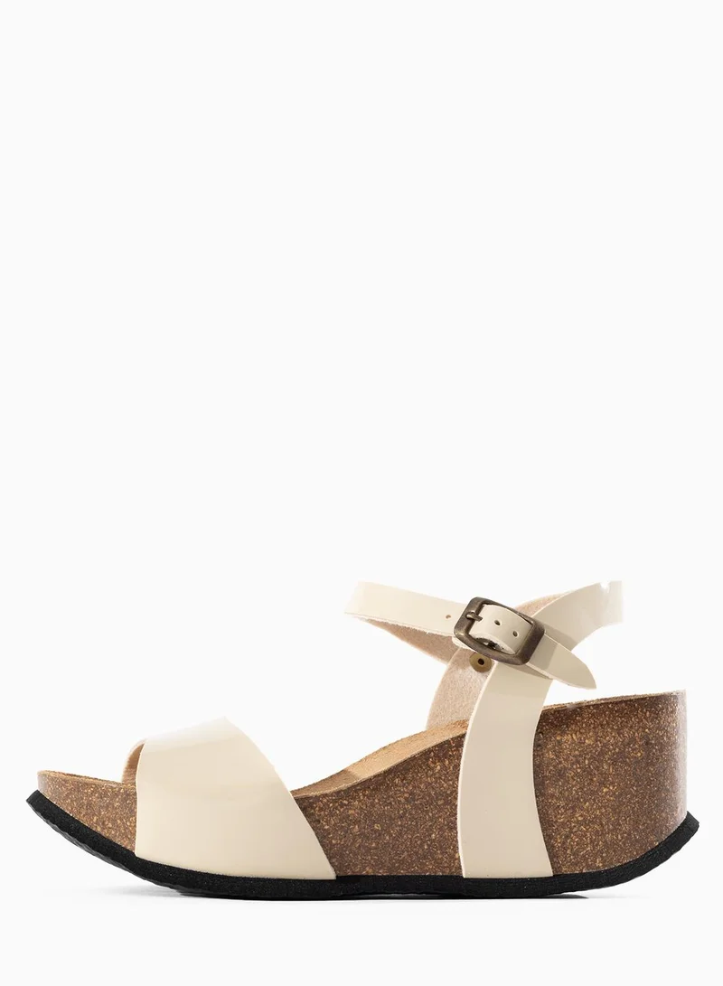 بيتون مايا ويدجز بكعب متوسط