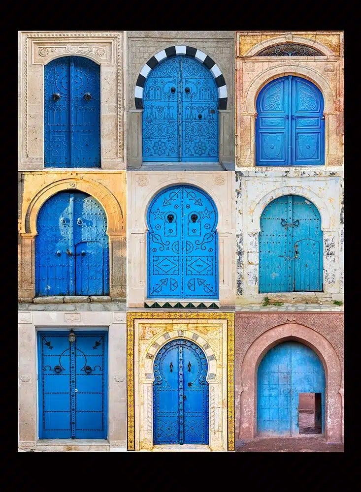 جاليري وان لوحة فنية جدارية مؤطرة "رحلة عبر الأبواب العربية" هي فحص ملون للتصميم المميز للأبواب العربية  - Image 2