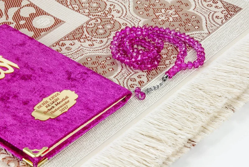 ايهفان Ikhvan 10 Pieces Velvet Covered Bag Size Book of Yasin with Taffeta Prayer Mat Special Box with Name of Allah Plate with Prayer Beads Fuchsia 1217