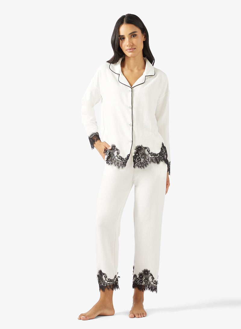 جينجر طقم بيجامة وقميص ساتان بأزرار ودانتيل - Image 1