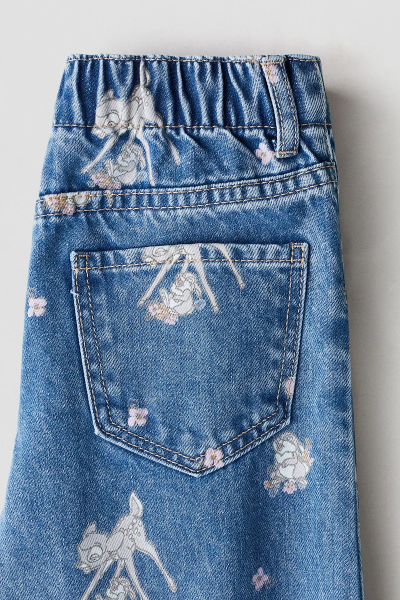 اتش اند ام جينز بساق واسعة مزيّن بطبعة