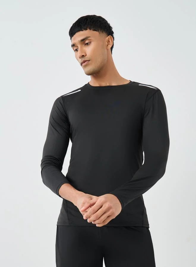 ستايلي اكتيف طقم تي شيرت بأكمام طويلة بقصة ضيقة وطبعات عاكسة مع شورت  في