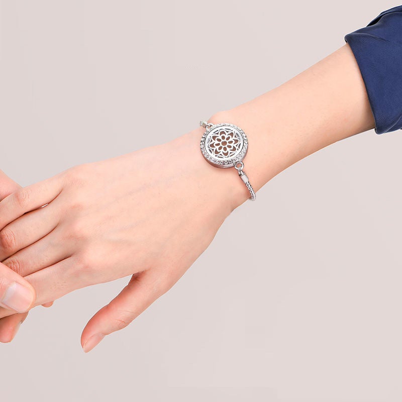 Diamond-Encrusted Titanium Steel Hollow Aromatherapy Openable Essential Oil Bracelet Life Tree Adjustable Size Perfume Bracelet - Image 3