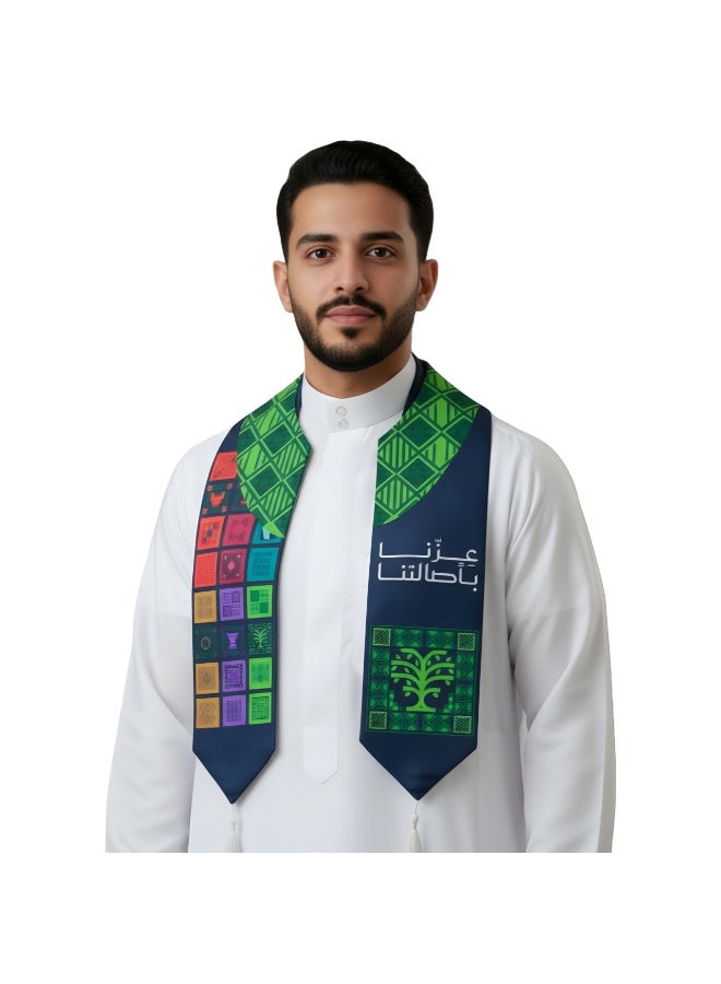 هدايا تذكارية عربية وشاح اليوم الوطني السعودي - تصميم ثقافي أنيق مع الخط العربي "عِزّنا بأصالتنا"، ونقوش تقليدية وألوان زاهية - مثالي لليوم الوطني - Image 1
