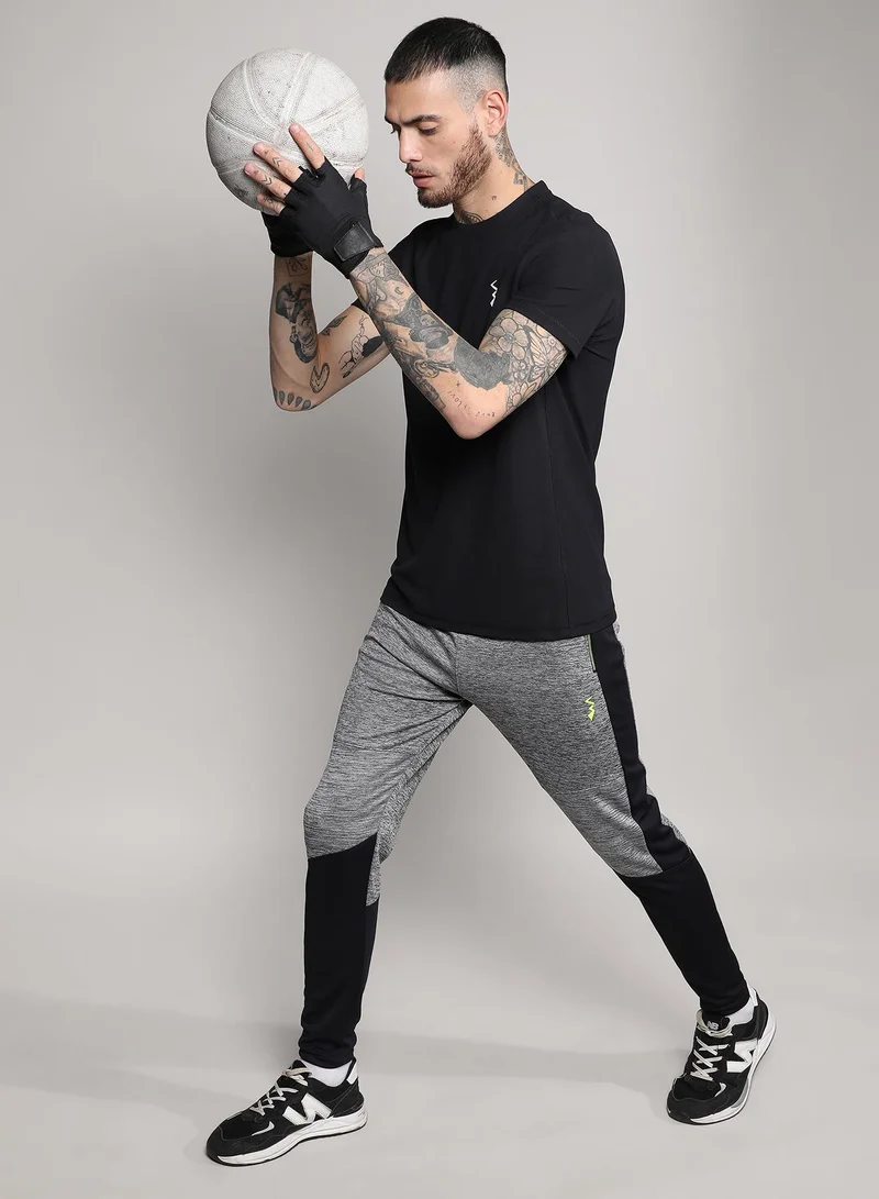 Campus Sutra Men's Onyx Black Solid Activewear T-Shirt