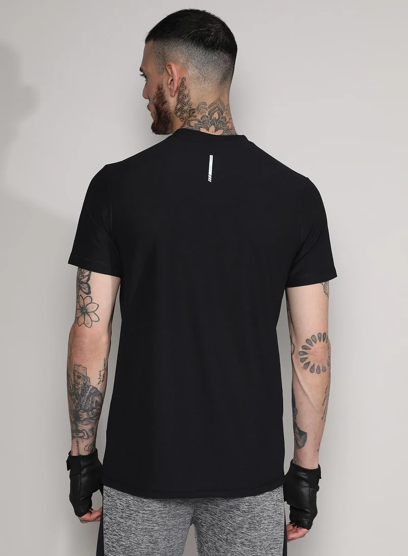 Campus Sutra Men's Onyx Black Solid Activewear T-Shirt