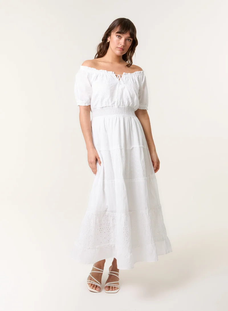 بلو فانيلا فستان ماكسي بطبقات مطرز بالحليب