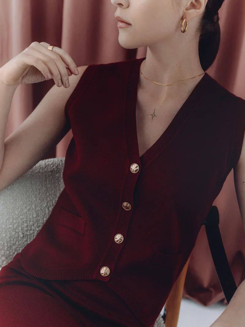 Lichi Knitted waistcoat with large buttons