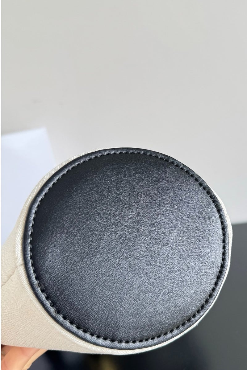 Jacquemus  حقيبة دلو صغيرة من الجلد برباط كتف - Image 3