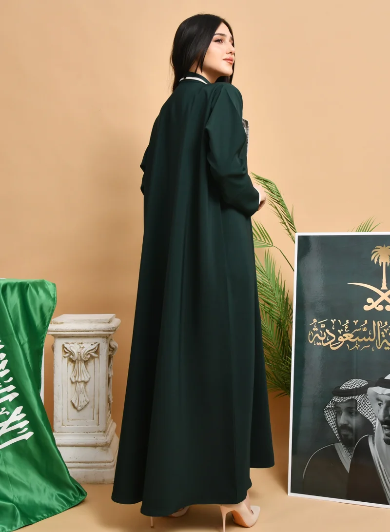 عبايات حوراء عباية أنيقة بتصميم اليوم الوطني السعودي بليزر باللون الأخضر مع تداخل اللون البيج