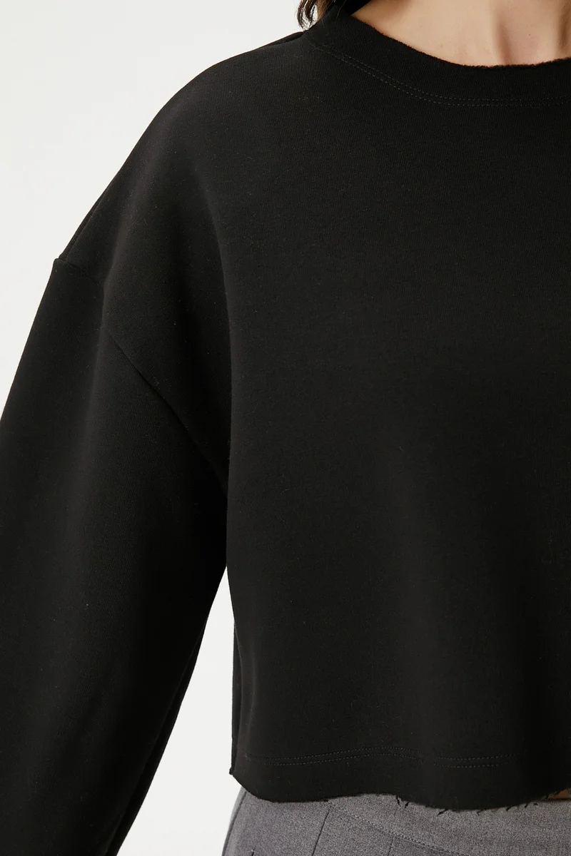 ريتنيس Women Vegas Black Raised Crop Sweatshirt