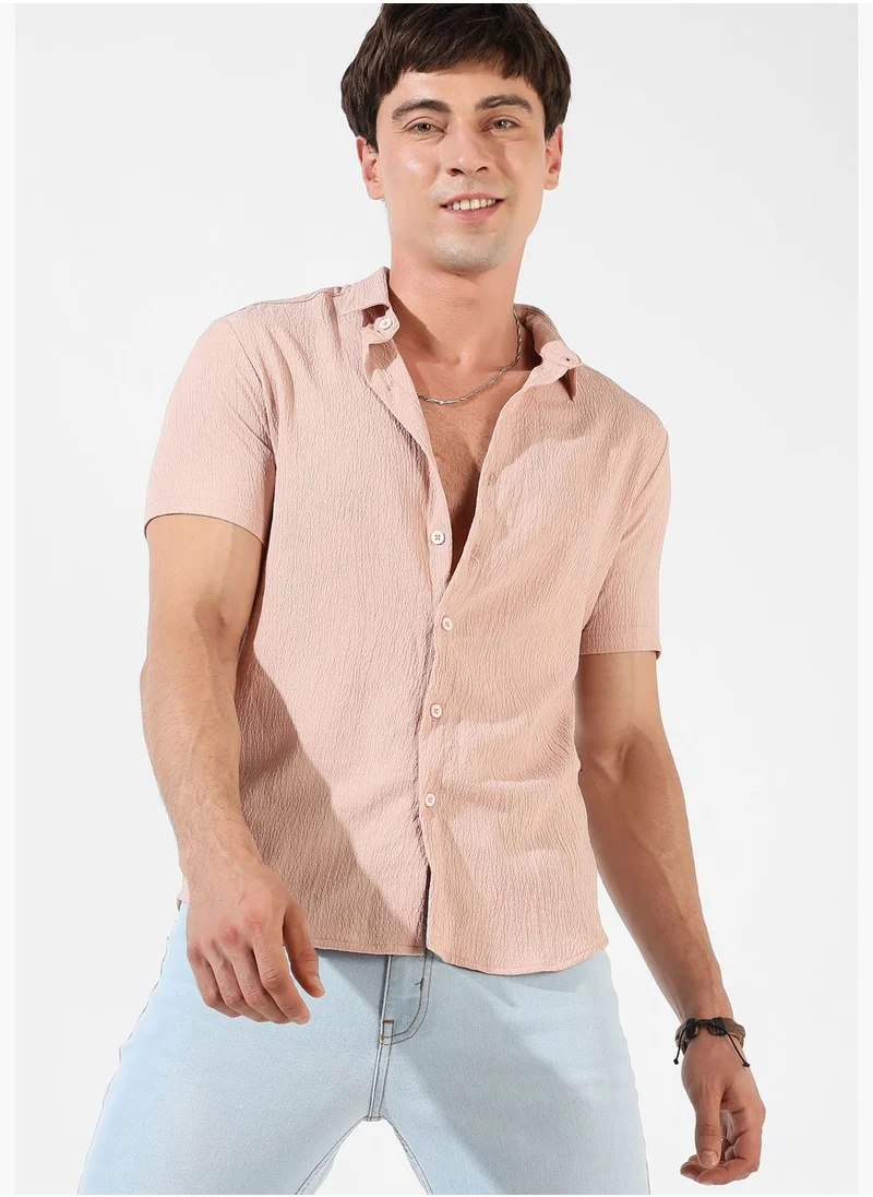 Campus Sutra Textured Spread Collar Short Sleeve Shirt