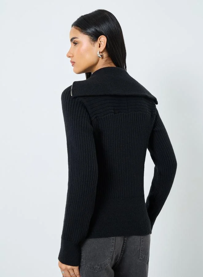 ستايلي بلوزة بتفاصيل سحاب وأكمام طويلة