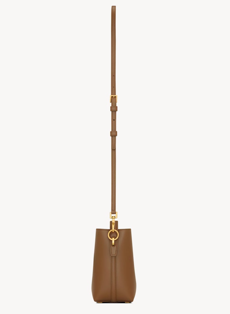 Le 37 YSL Bucket Bag in Smooth Leather - Image 4