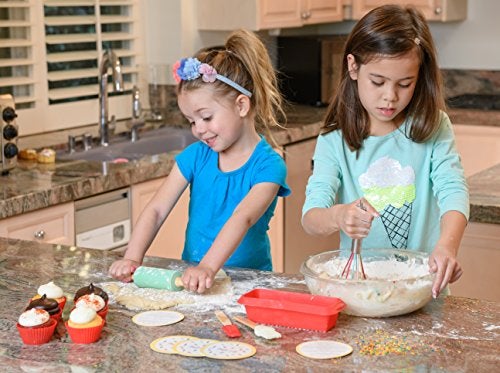 Handstand Kitchen 17-Piece Junior Baking Set with Recipes for Kids - Image 3