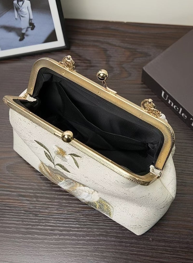 Women's noble embroidered handbag, retro embroidered flowers have a high-end feel, small size and large capacity, easy to carry, suitable for any occasion, outings or evening parties, can be given as a gift to female friends  - Image 3