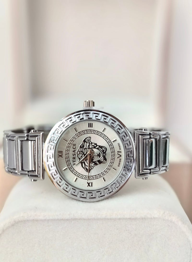 ساعة فاخرة وأنيقة من الفولاذ المقاوم للصدأ - Image 2