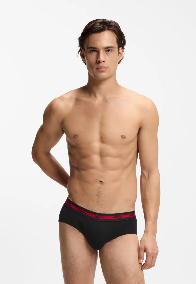 هوجو ثلاثة أطقم من السراويل الداخلية القطنية المطاطية بأحزمة خصر بشعار