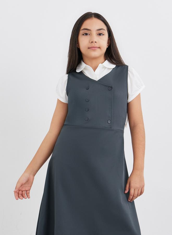 ستايلي فستان مريلة للبنات بتفاصيل أزرار ورقبة على شكل  باللون الرمادي - Image 2