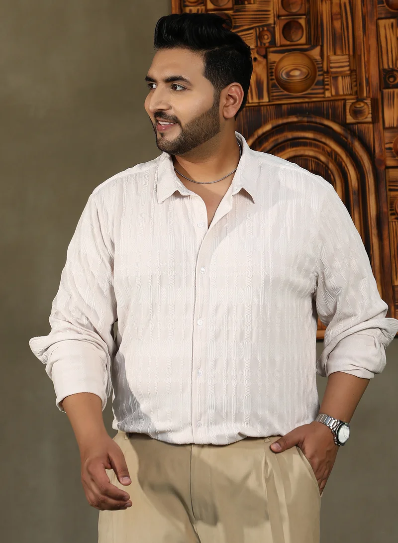 انستافاب بلس قميص رجالي مقاس بلس بنقشة مضفرة بيج بياقة واسعة وأكمام طويلة بأزرار