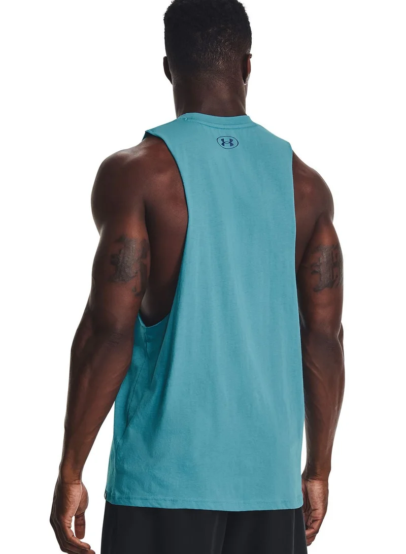 اندر ارمر تيشيرت بطبعة جرافيك