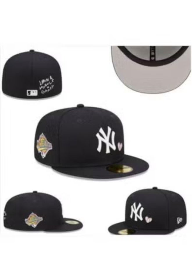 New York Yankees Black Fitted Cap with Embroidered NY Logo, Heart Detail, and "Love & New York" Slogan-size58.7cm