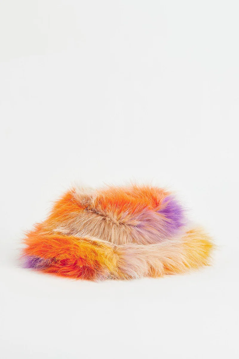 H&M Fluffy bucket hat