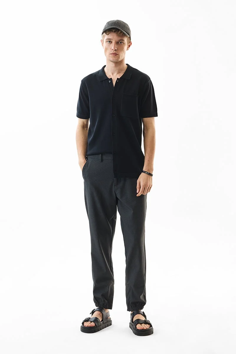 سنيتش قميص قطني أسود محبوك مسطح بقصة عادية