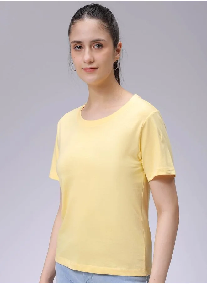 مرفوعة Women Regular Fit Solid Crew Neck T-Shirt