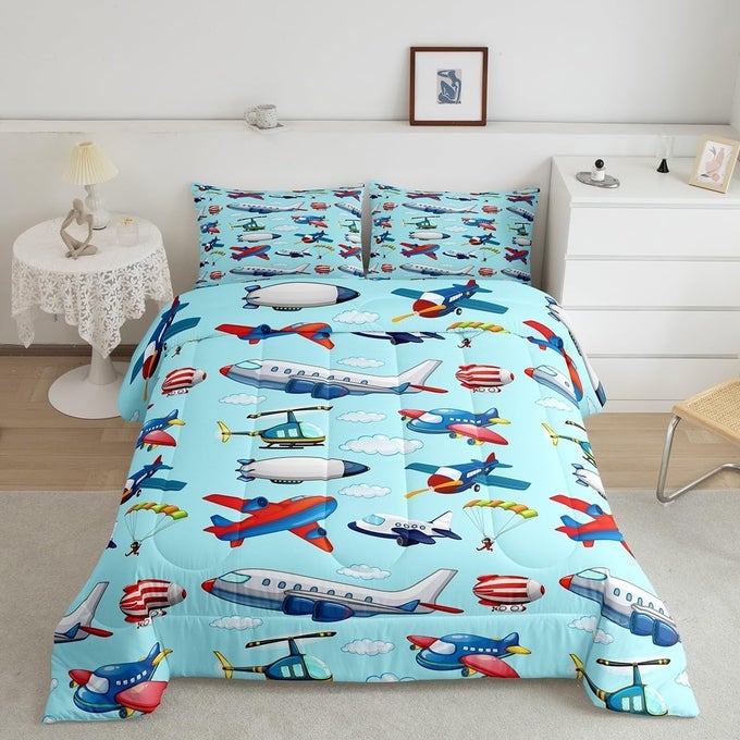 KIDS AIRCRAFT COMFORTER SET BOYS CARTOON AIRPLANE PRINT COMFORTER HELICOPTER FLYING PLANE BEDDING SET FOR CHILDREN GIRLS TRAVEL DECOR DUVET SET CUTE COLORFUL PLANES ROOM DECOR TWIN SIZE QUILT SET