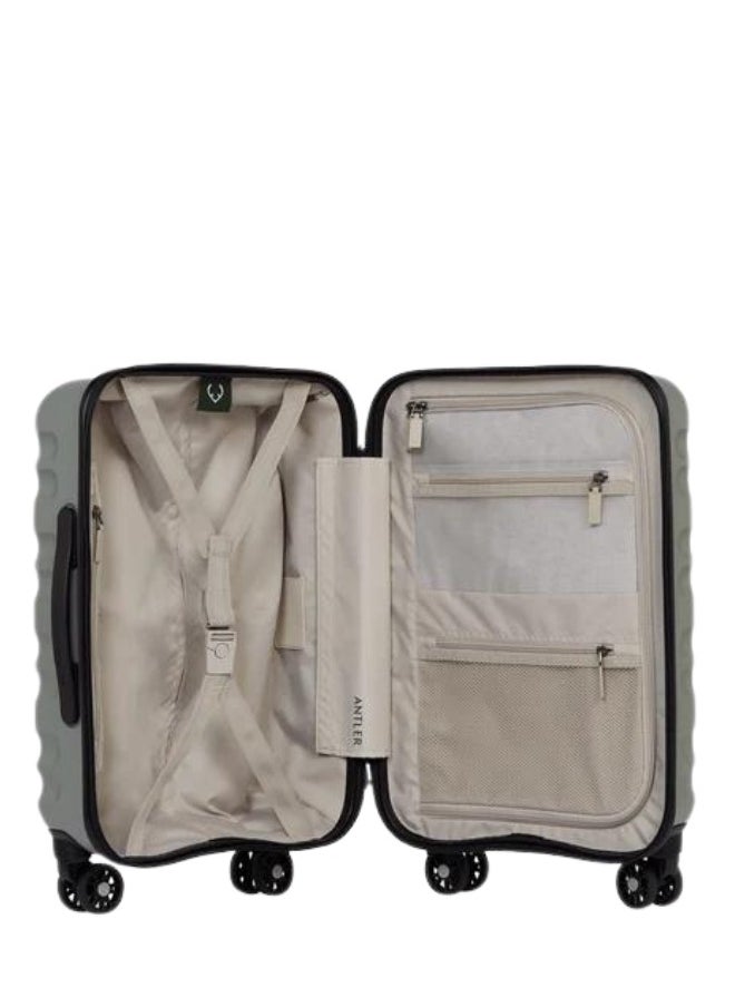 Antler - The Clifton Cabin with Pocket has all the features of our best-selling Clifton cases, with the added benefit of a chic but practical front pocket. - Image 1